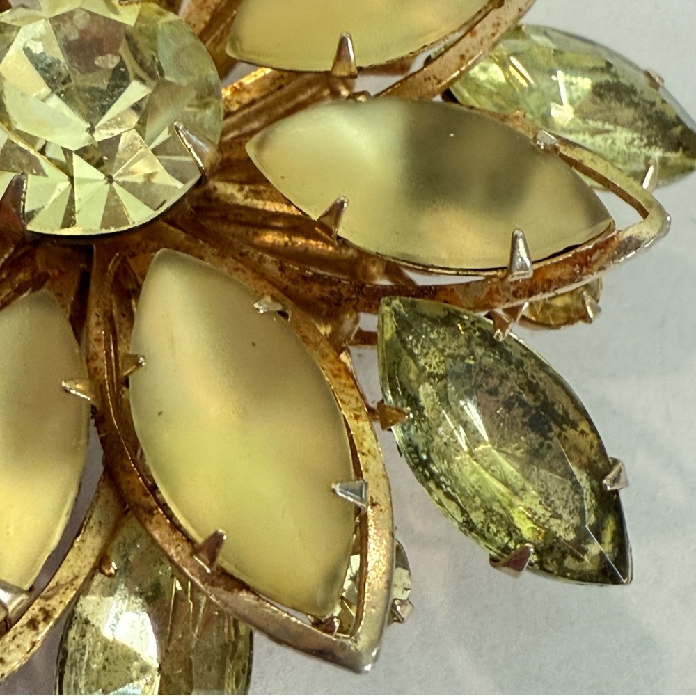 Vintage Frosted Rhinestone Green Floral Statement Brooch Gold Tone Flower Spring - Picture 8 of 13